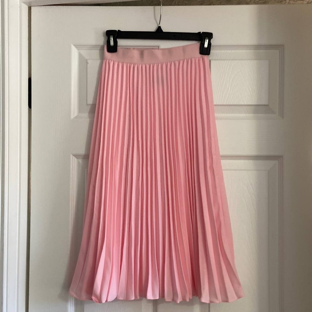 Pink pleated skirt.